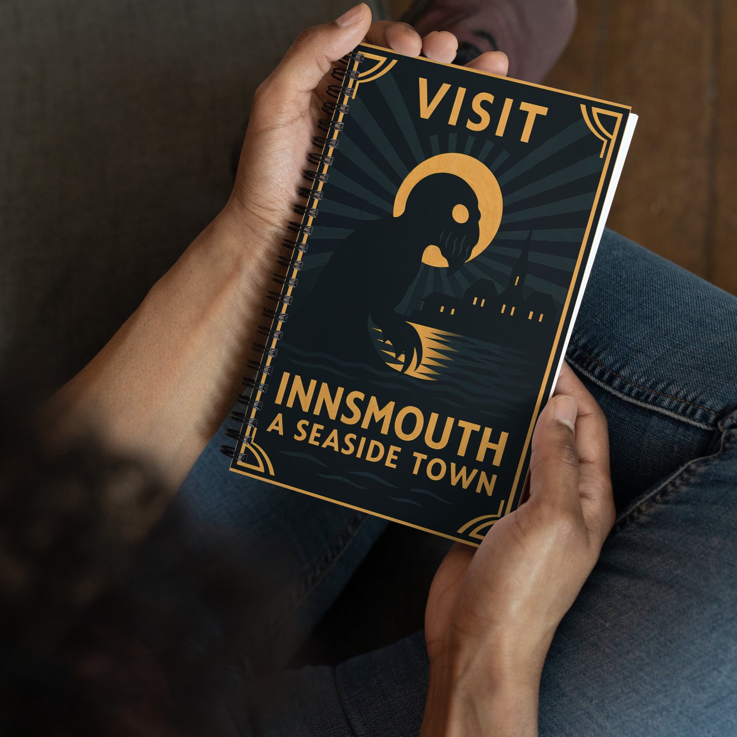Innsmouth au clair de lune – Un voyage Art déco vers l'inconnu Cahier à spirale